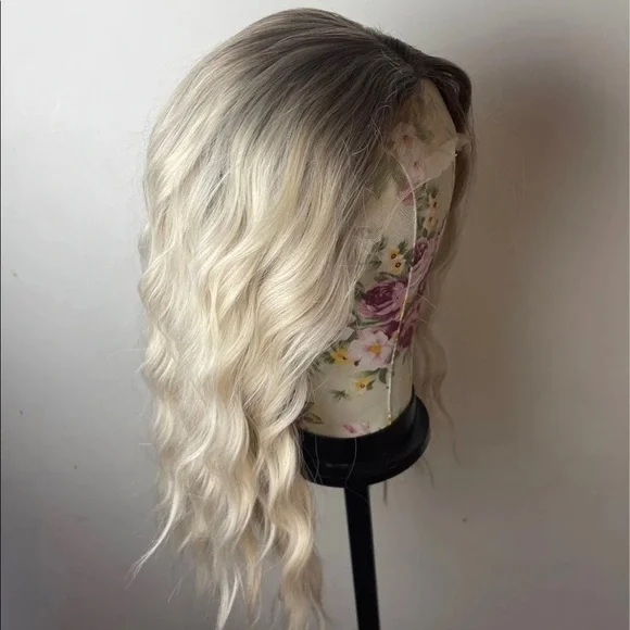 💫 18” PLATINUM BLONDE BROWN ROOTS WAVY LACE FRONT WIG * NEW*